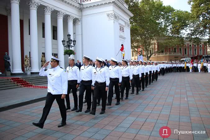 Новый почетный гражданин, гимн от оркестра ВСУ и концерт: в Одессе официально начали отмечать День города. Фоторепортаж