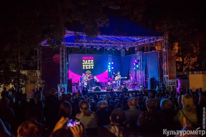 Джаз, рок и турецкие мотивы: Odessa JazzFest открылся концертом в Горсаду (фото)