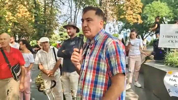 Саакашвили пришел на митинг против застройки морских склонов (видео)