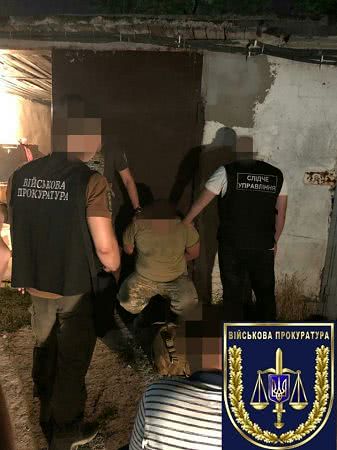 Военный из Одесской области купил 10 пистолетов Макарова и расплатился амфетамином. Фото