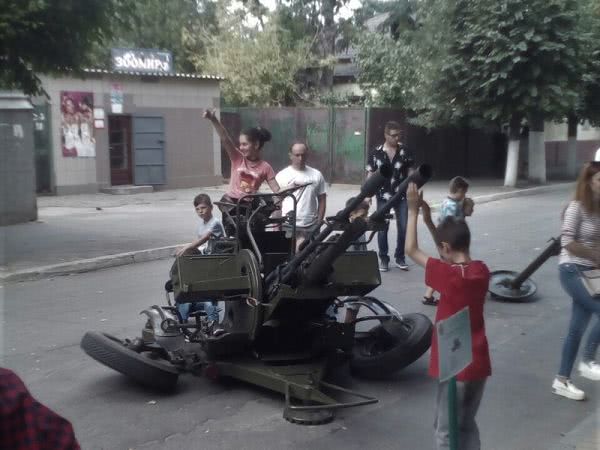Ко Дню города Рени пограничники устроили выставку военной техники