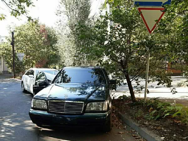 В Измаиле на нерегулируемом перекрестке столкнулись Toyota Camry и Mercedes-Benz