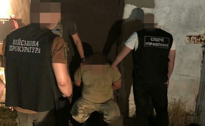 Военный в Одесской области обменивал наркотики на оружие