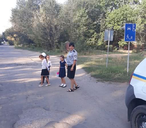 Арцизские полицейские отвели детей в школу
