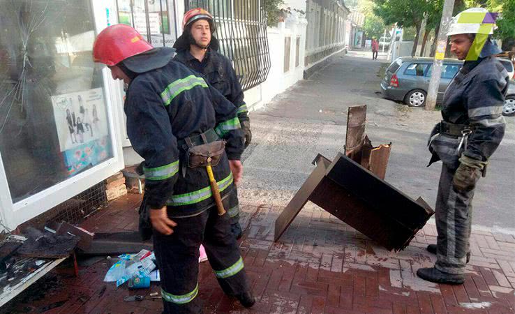 В Одесской области тушили пожар в обувном магазине (фото)