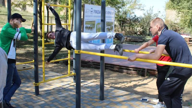 В Аккермане на берегу Днестровского лимана открыли спортивную площадку