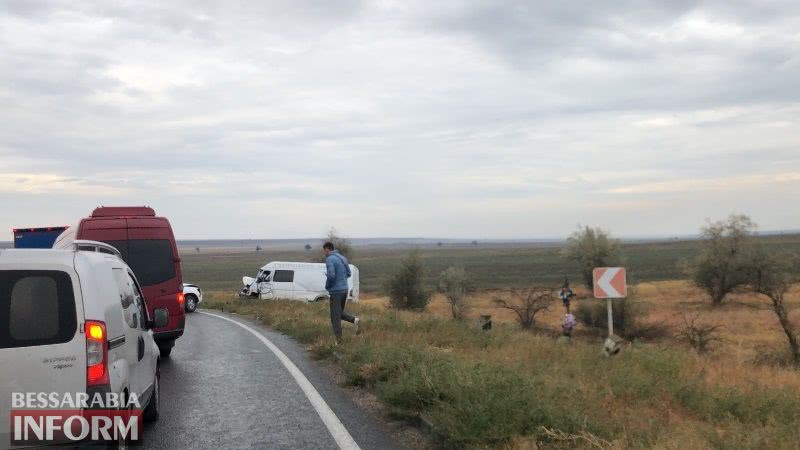 Занесло на скорости: появилось видео столкновения автомобилей Lexus и Mercedes, в результате которого пострадало три человека