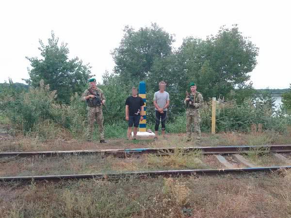 В Одесской области задержали двух голландцев, которые приплыли на каяках, чтобы попить кофе. Фото