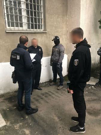 Руководитель отделения полиции в Одесской области требовал от подчиненного почти 6 тысяч гривен. Фото