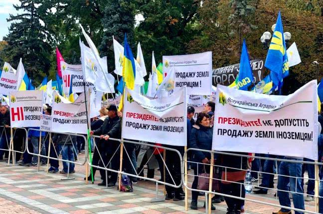 Против продажи земли олигархам: 30 октября аграрии устроят массовые протесты