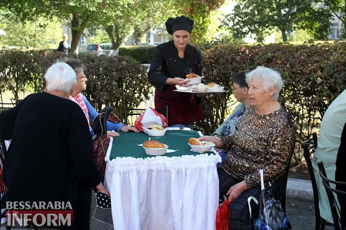 Благотворительный обед для пожилых людей в Измаиле - учащиеся ЦПТО обслужили пенсионеров как в ресторане