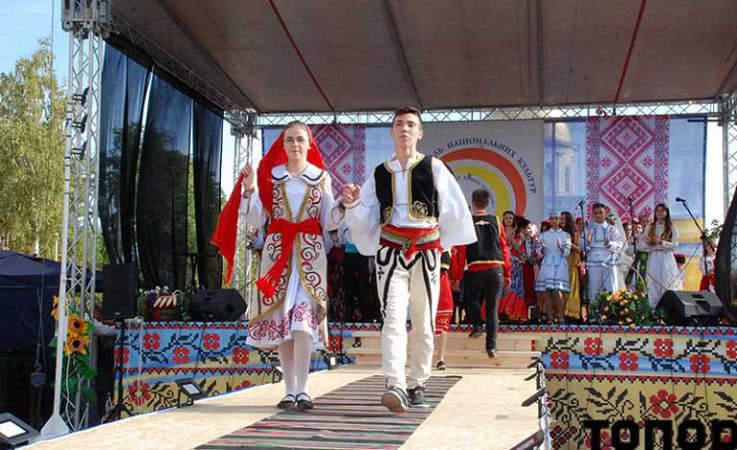 Дефиле в стилизованных костюмах в Болграде (фото)