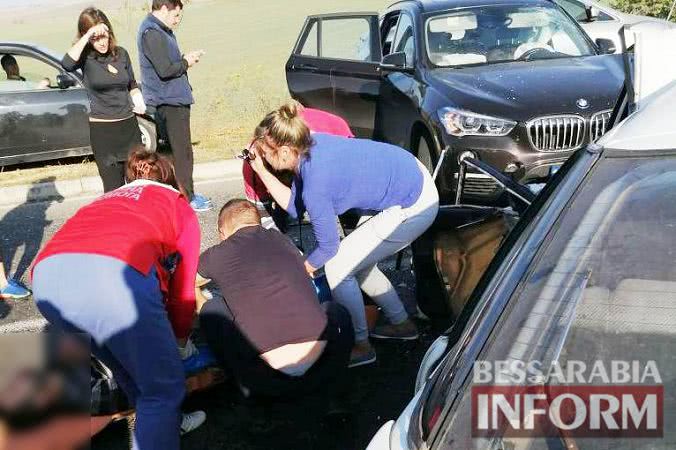 Трое пострадавших: на автодороге Одесса-Рени в районе Старых Троян произошло лобовое столкновение Тoyota и BMW