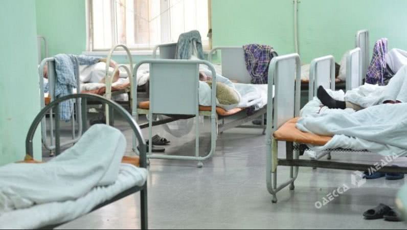 Массовое отравление школьников в Одессе: заведующей столовой сообщили о подозрении