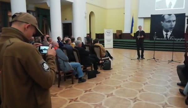 Вечер памяти Бандеры прошел в стенах райгорадминистрации на Таирово, с участием поклонника СС