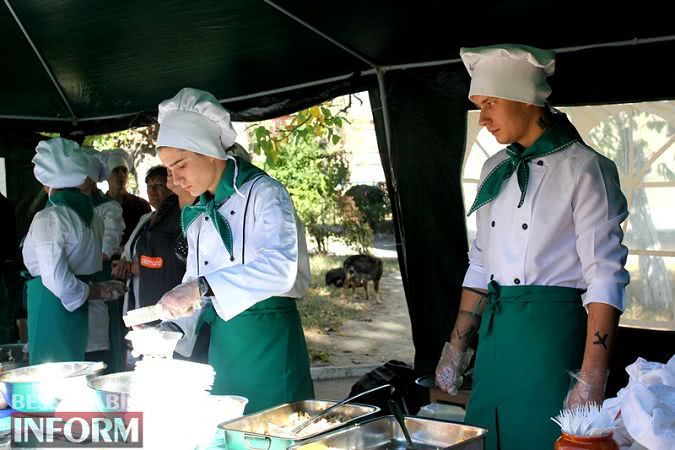 Благотворительный обед для пожилых людей в Измаиле - учащиеся ЦПТО обслужили пенсионеров как в ресторане