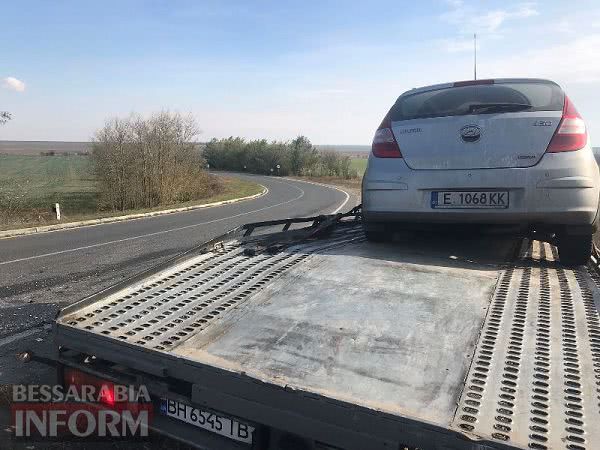 На трассе Одесса-Рени гражданин Болгарии за рулем Hyundai на крутом повороте залетел под фуру