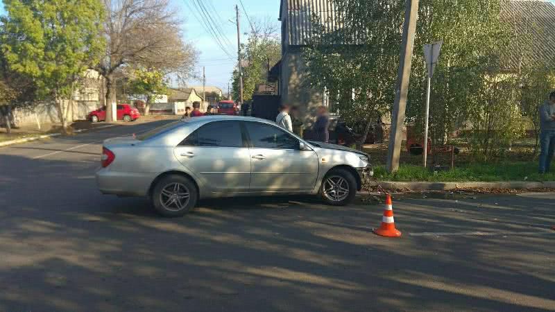 Авария на Горького в Измаиле - в результате столкновения двух авто легковой прицеп отбросило в стену дома