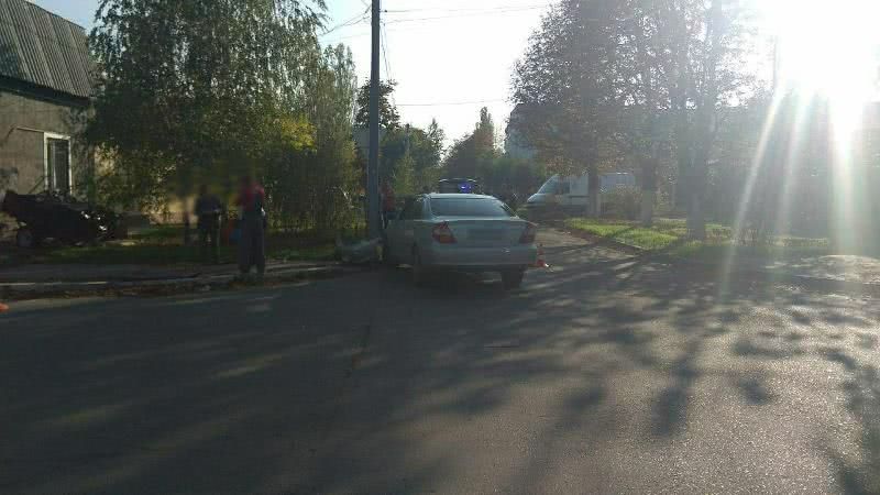 Авария на Горького в Измаиле - в результате столкновения двух авто легковой прицеп отбросило в стену дома