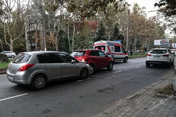 Домой можно не спешить: на Адмиральском проспекте из-за ДТП появляется большой затор (фото)