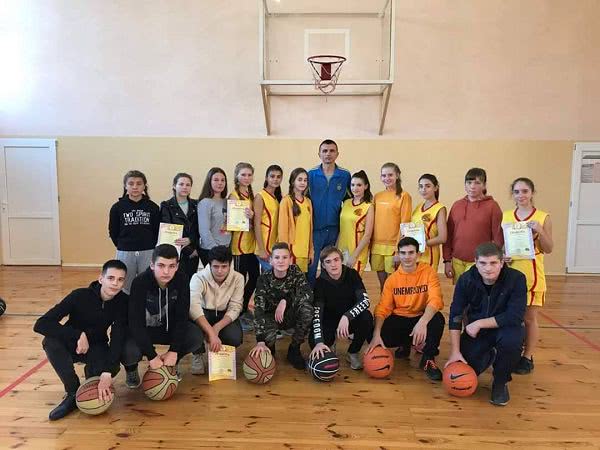 Школьники Арцизского и Тарутинского районов соревновались на межрайонном баскетбольном турнире