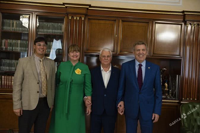 Первый Президент независимой Украины стал Почетным доктором Honoris causa Одесской Юракадемии