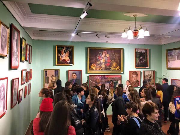 В Одесской области впервые в селе открылась картинная галерея