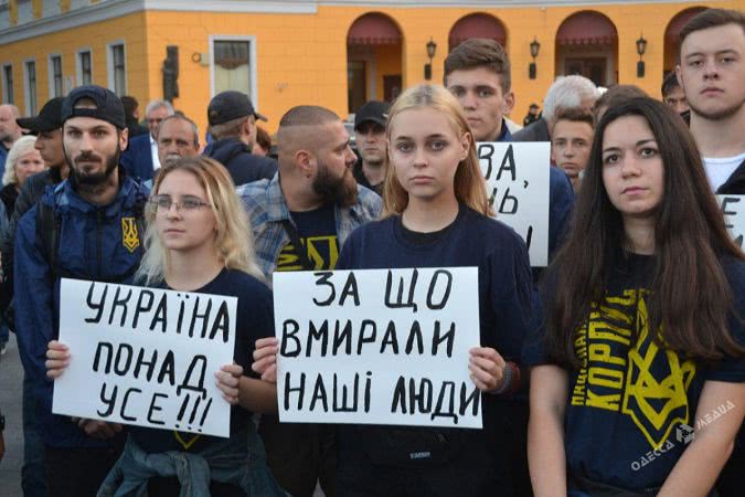 Митинг «против капитуляции»: что говорили активисты на акции у памятника Дюку (фото)