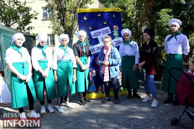 Благотворительный обед для пожилых людей в Измаиле - учащиеся ЦПТО обслужили пенсионеров как в ресторане