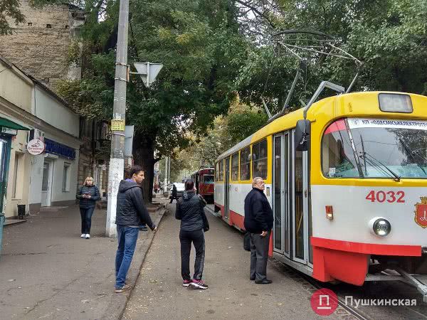 Сломавшийся трамвай и небольшое ДТП спровоцировали транспортный коллапс в центре Одессы. Фото