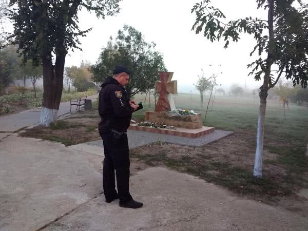 В Татарбунарах осквернили памятный крест защитникам Украины