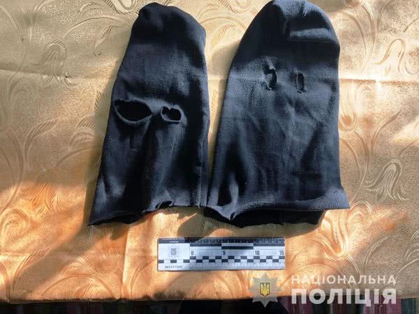Вооружённые грабители в масках напали на прохожего в Одесской области (фото)