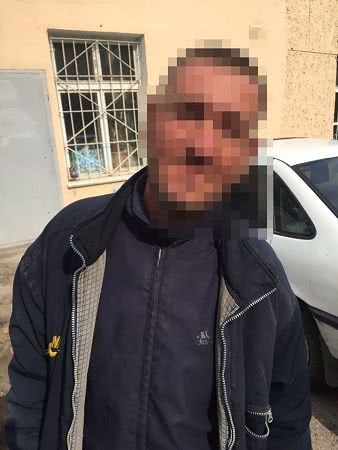 Под Одессой бездомный и его друг ограбили 9-летнего мальчика на детской площадке. Фото