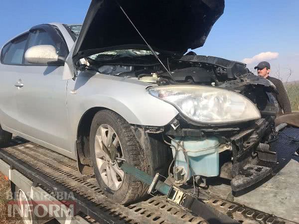 На трассе Одесса-Рени гражданин Болгарии за рулем Hyundai на крутом повороте залетел под фуру