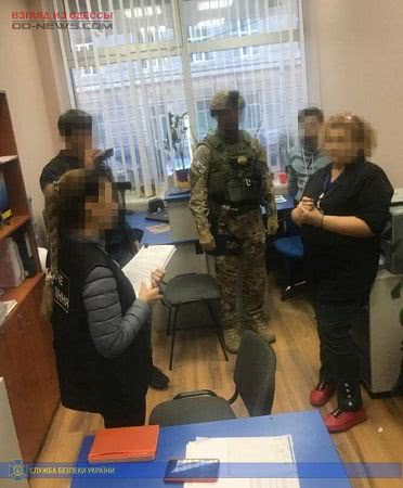 В Одессе за взятки задержали работницу учебного центра