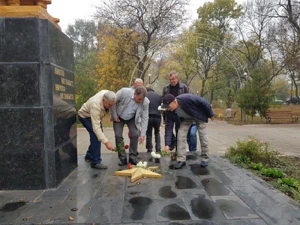 В Арцизе 75-летие освобождения Украины от фашистских захватчиков отметили возложением цветов