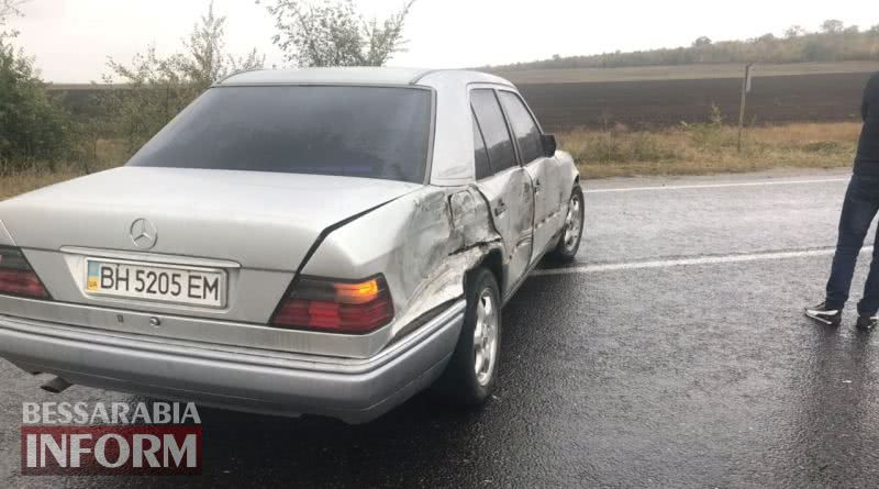 Из-за мокрой дороги на трассе Одесса-Рени столкнулись Mercedes-Benz и микроавтобус