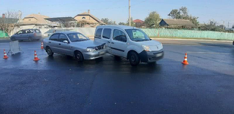 В Измаиле произошло ДТП: на Репина не смогли поделить дорогу Daewoo Lanos и Renault Kangoo