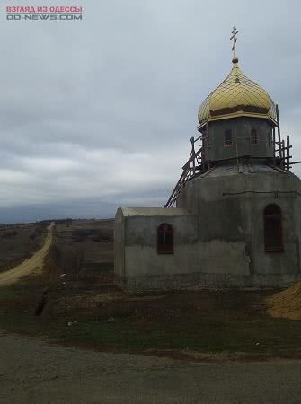 Одесская область: на часовне, которую строят в Раздельнянском районе, установили купол