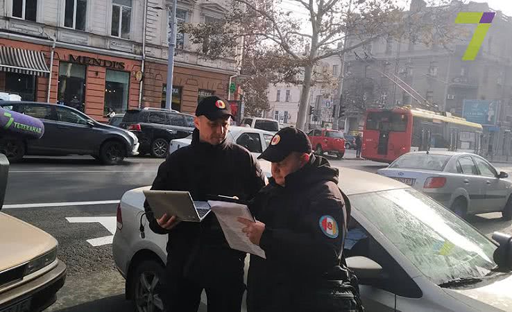 Первые штрафы за езду по полосе для общественного транспорта на Ришельевской