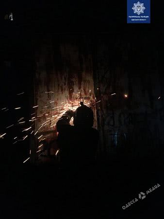 На Пересыпи детишки петардой подожгли грузовик (фото)