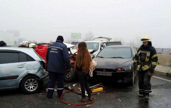 ДТП на выезде из Одессы: 3 автоаварии, при участии 11 автомобилей