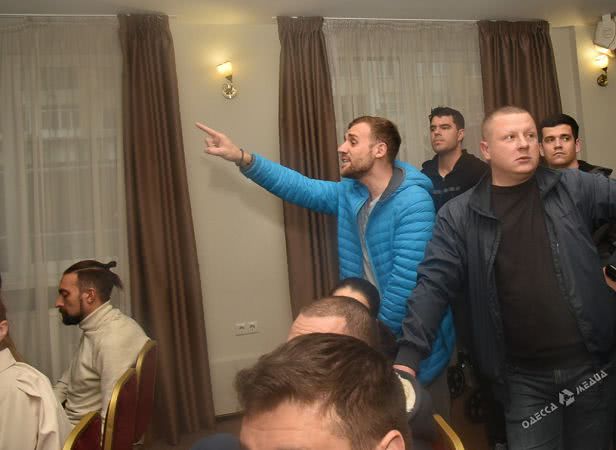 Скандал вокруг строительства на Гагаринском плато: активисты отказались пойти на диалог с «Камертоном»