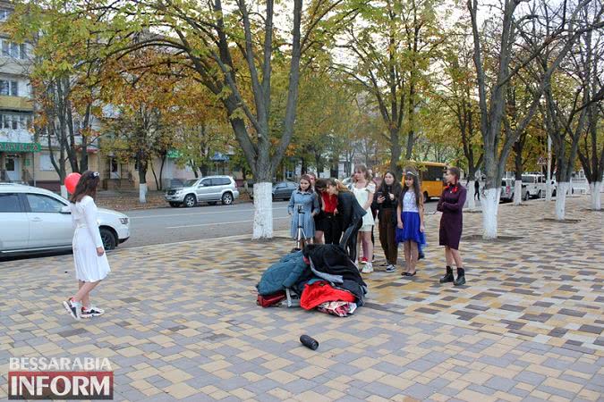Тыквы, фотозоны, страшная атрибутика и раскрашенные лица: Измаил празднует Хэллоуин