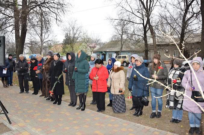 В поселке Сарата почтили память жертв Голодомора