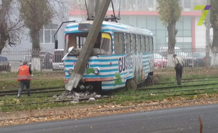 Трамвай сошёл с рельсов в Киевском районе Одессы (фото)
