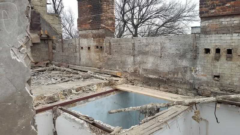 Реставрация: в Одессе рабочие сбили лепнину ломом с исторического здания. Фото, видео