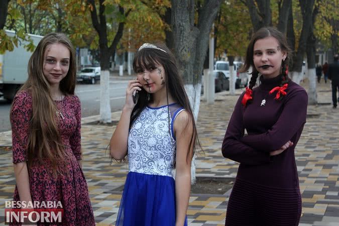 Тыквы, фотозоны, страшная атрибутика и раскрашенные лица: Измаил празднует Хэллоуин