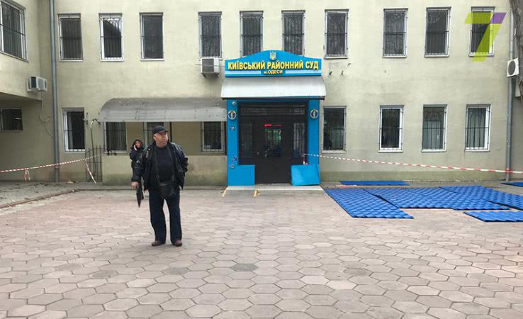 В Одессе «заминировали» Киевский райсуд (фото)