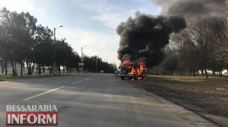 В Одеській області на ходу загорівся поліцейський автомобіль